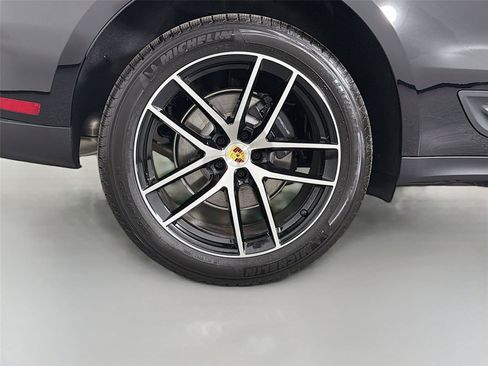 Certified 2026 Porsche Macan AWD/4WD image 13