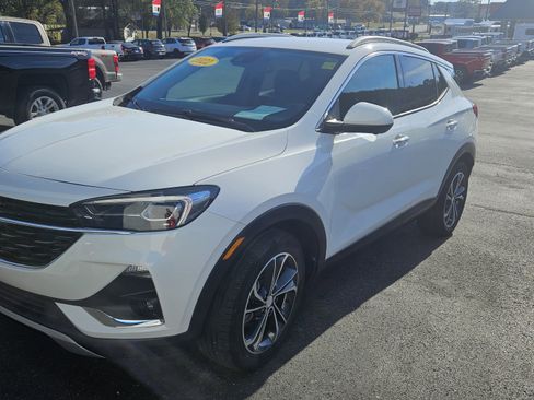 Used 2022 Buick Encore GX Essence w/ Advanced Technology Package image 4