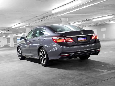 Used 2016 Honda Accord EX image 5