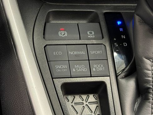 Used 2023 Toyota RAV4 LE AWD/4WD image 18