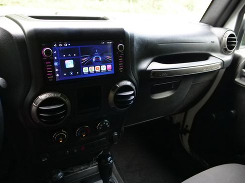 Used 2015 Jeep Wrangler Unlimited Sport image 8