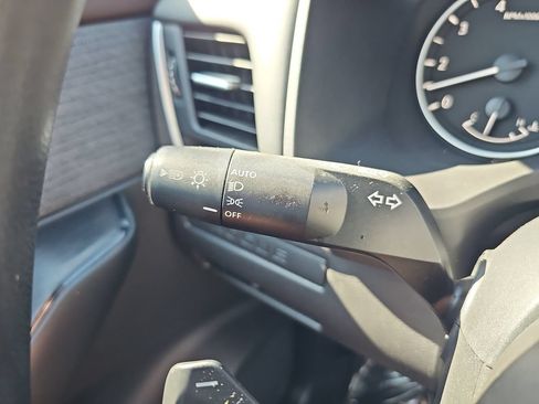 Used 2023 Nissan Rogue S FWD image 33
