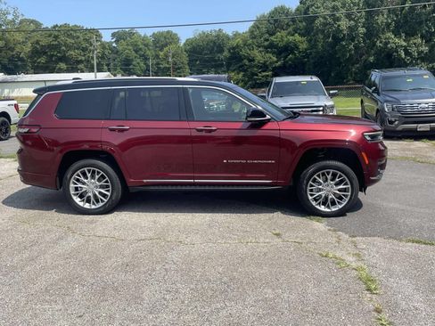 Used 2023 Jeep Grand Cherokee L Summit w/ Rear Seat Video Group I AWD/4WD image 2