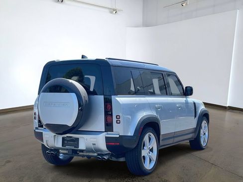 Used 2024 Land Rover Defender 110 SE AWD/4WD image 4