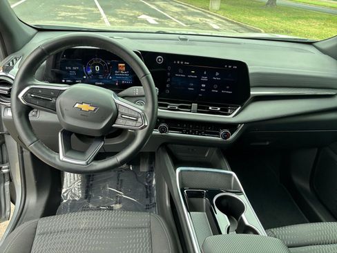 Used 2025 Chevrolet Equinox LT AWD/4WD image 28