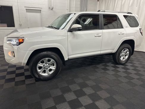 Used 2023 Toyota 4Runner SR5 Premium w/ Moonroof Package AWD/4WD image 2
