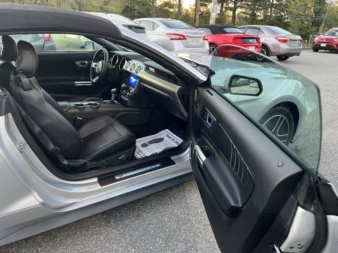 Used 2018 Ford Mustang GT Premium RWD image 9