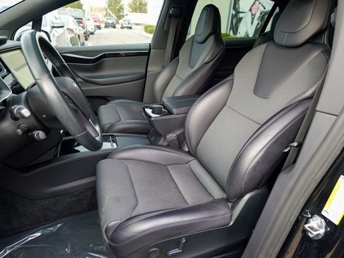 Used 2018 Tesla Model X 75D image 19