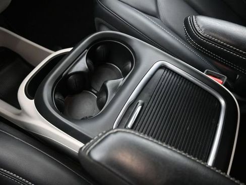 Used 2024 Chrysler Pacifica Touring-L image 24