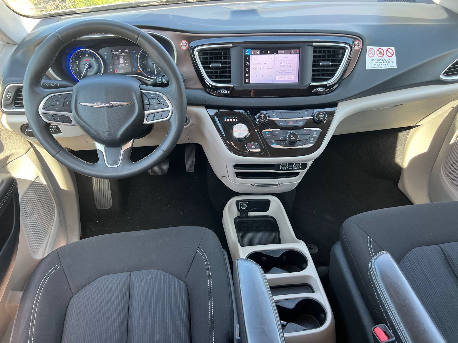 Used 2022 Chrysler Voyager LX FWD image 22