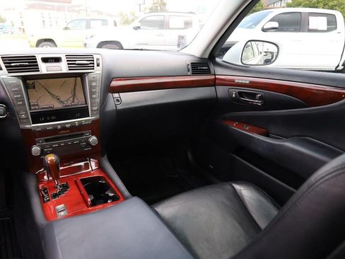 Used 2012 Lexus LS 460 w/ Comfort Pkg RWD image 29