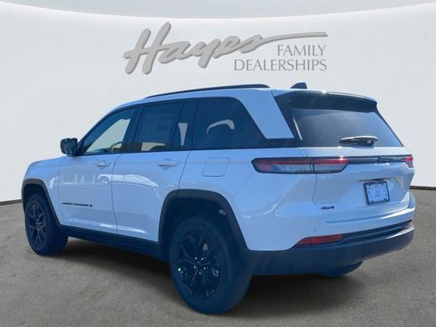 New 2025 Jeep Grand Cherokee Altitude image 25