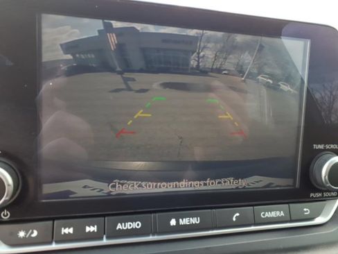 Used 2023 Nissan Rogue S AWD/4WD image 13