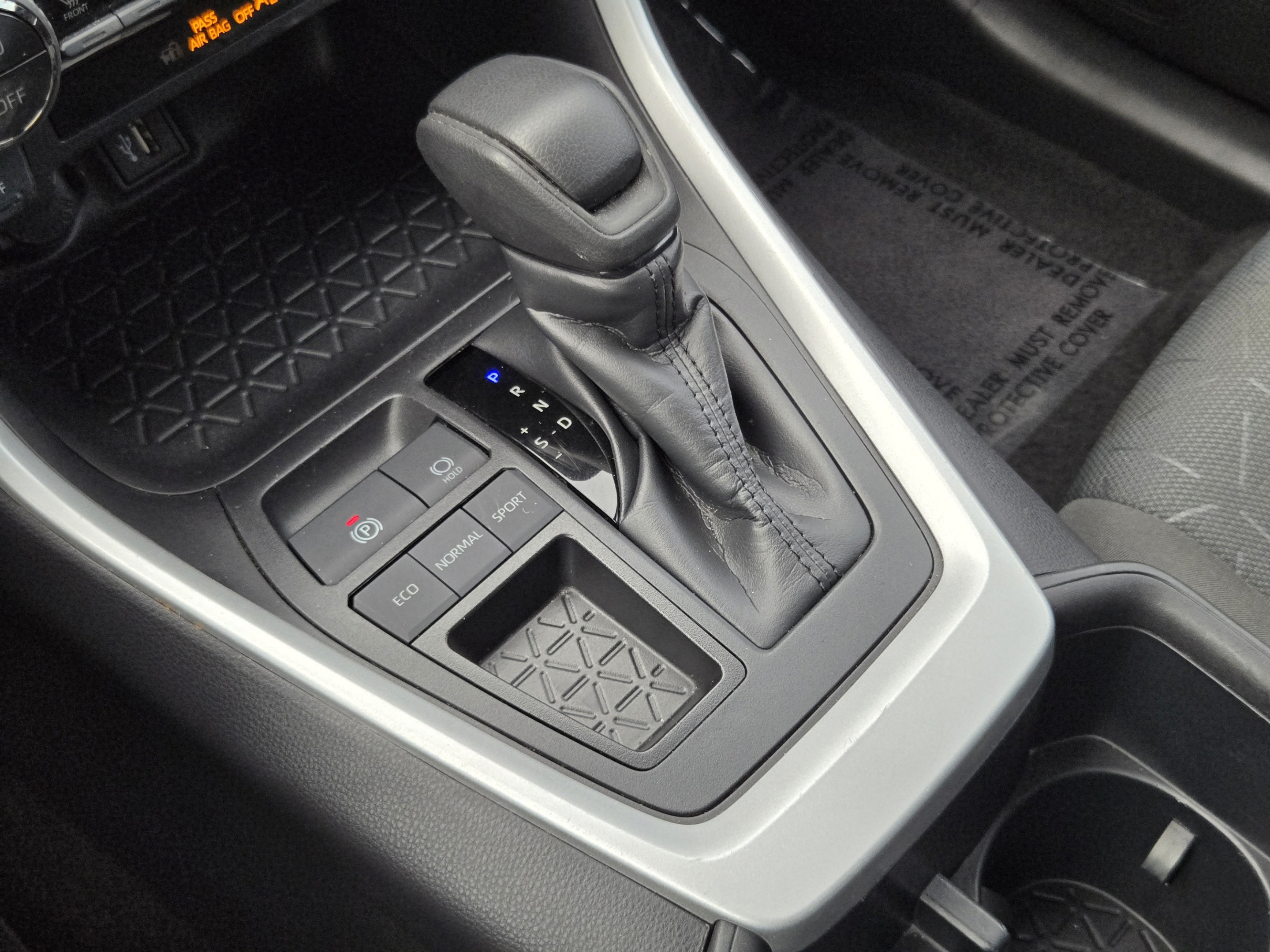 Used 2025 Toyota RAV4 XLE FWD image 16