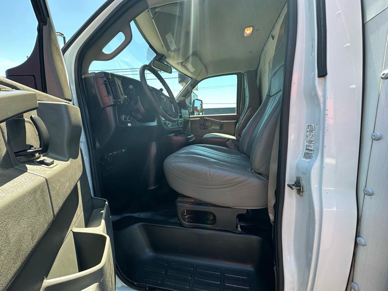 Used 2021 GMC Savana 3500 Extended w/ Power Convenience Package RWD image 11