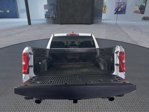 Used 2025 RAM 1500 Laramie AWD/4WD image 9
