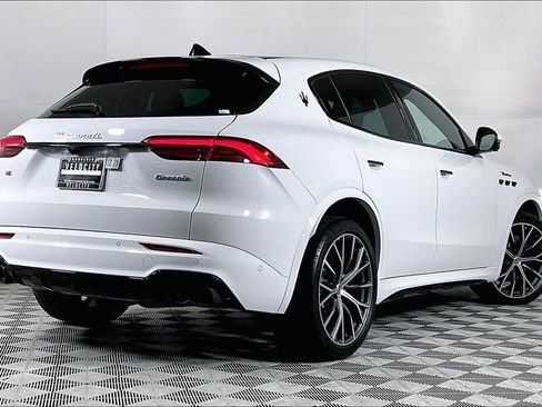 New 2026 Maserati Grecale Modena image 2