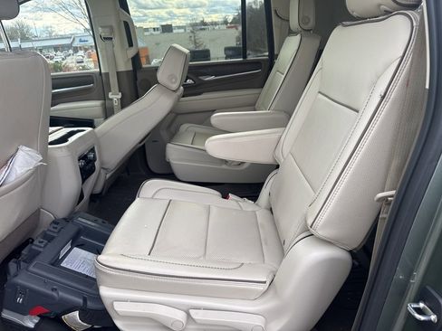 Used 2023 GMC Yukon XL Denali AWD/4WD image 13