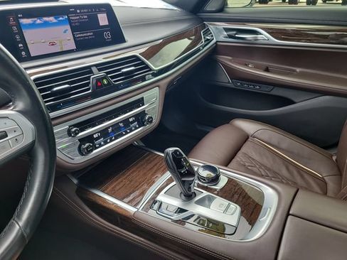 Used 2022 BMW 750i xDrive w/ Executive Package AWD/4WD image 24