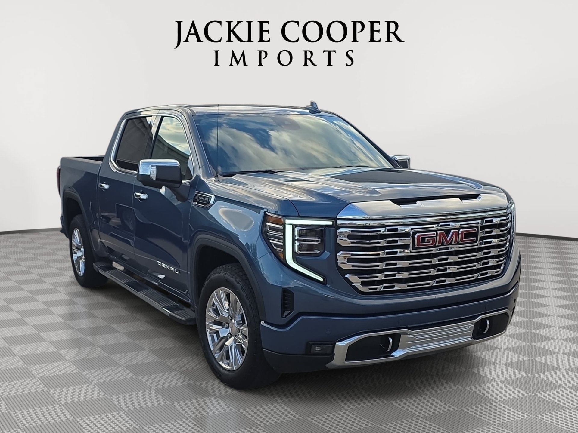 Used 2026 GMC Sierra 1500 Denali w/ Technology Package AWD/4WD image 3