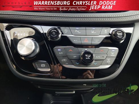 New 2026 Chrysler Pacifica Select FWD image 25