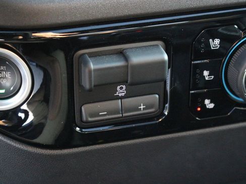 Used 2025 Chevrolet Silverado 1500 ZR2 w/ Technology Package image 30