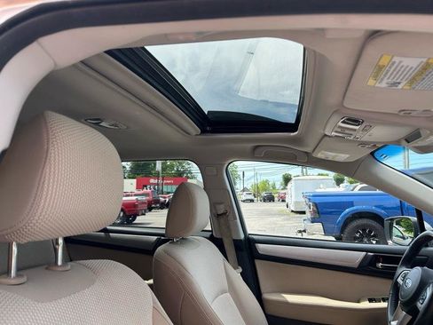 Used 2017 Subaru Outback 2.5i Premium AWD/4WD image 10