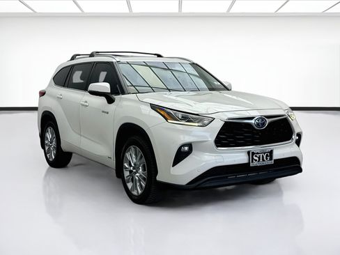 Used 2021 Toyota Highlander Limited AWD/4WD image 3