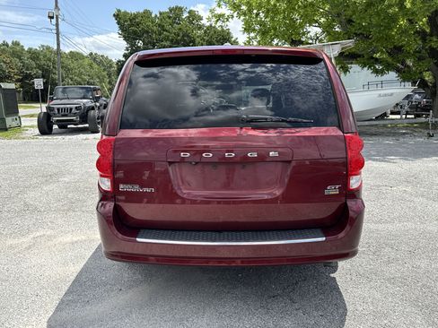 Used 2019 Dodge Grand Caravan GT image 4