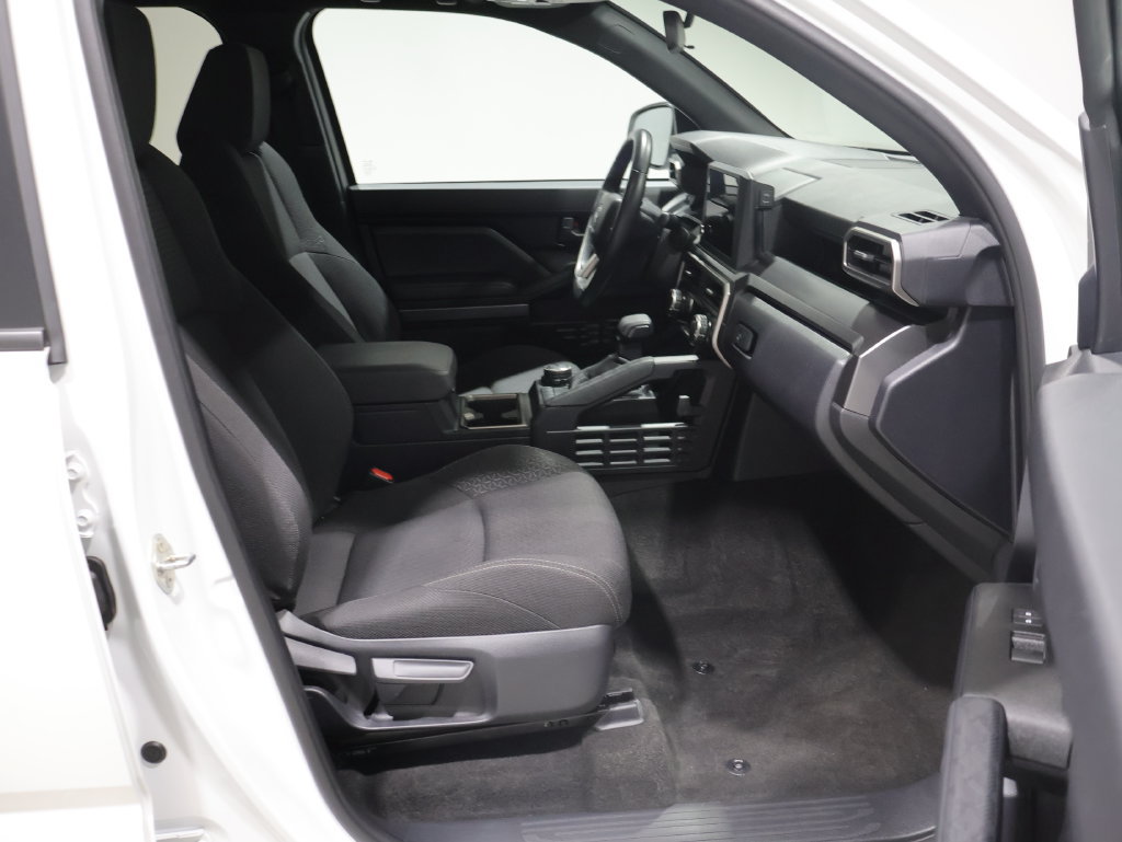 Used 2025 Toyota 4Runner SR5 AWD/4WD image 21