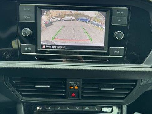 Used 2024 Volkswagen Jetta SE image 23