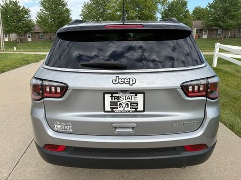 Used 2022 Jeep Compass Limited AWD/4WD image 4