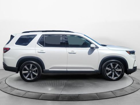 Used 2025 Honda Pilot Touring image 8