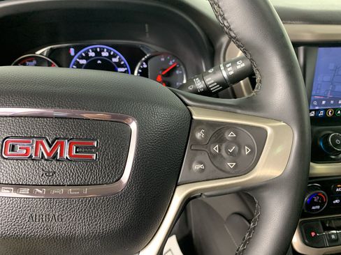 Used 2023 GMC Acadia Denali w/ Denali Technology Package FWD image 21