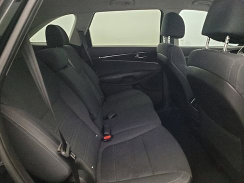 Used 2017 Kia Sorento AWD image 19