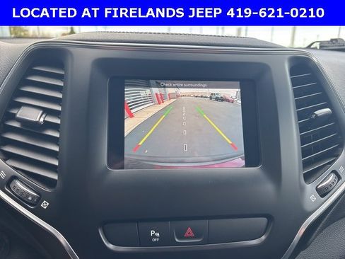 Used 2020 Jeep Cherokee Latitude Plus image 23