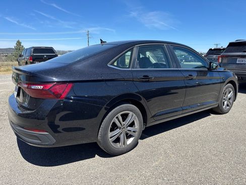 Used 2024 Volkswagen Jetta SE FWD image 5