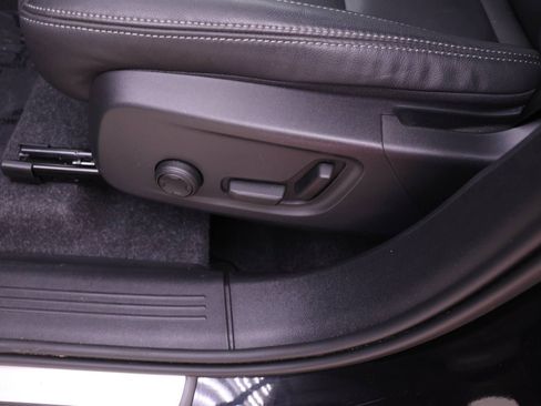 Certified 2025 Volvo XC40 B5 Plus image 12