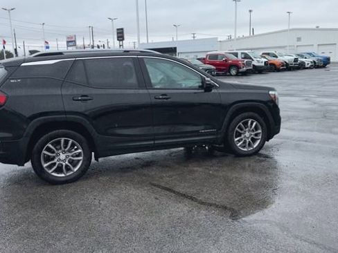 Certified 2024 GMC Terrain SLT image 10