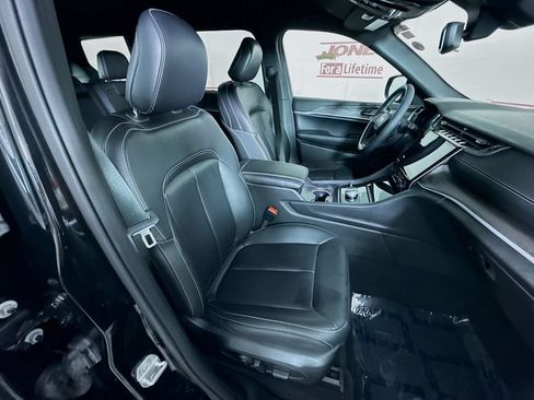 Used 2024 Jeep Grand Cherokee L Limited AWD/4WD image 34