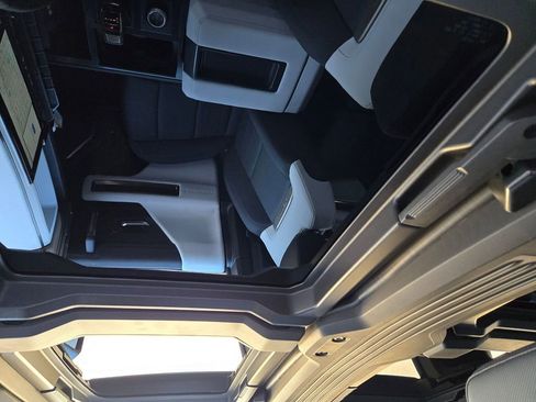 Used 2025 GMC Hummer EV 3X w/ LPO, Illumination Package image 9