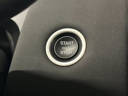 Used 2025 Land Rover Discovery Sport S image 34