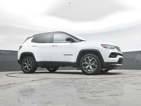 Used 2025 Jeep Compass Limited AWD/4WD image 29