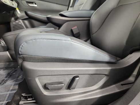 New 2026 Nissan Leaf SV+ w/ Floor Mat Package (SV+) FWD image 11