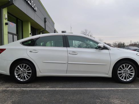 Used 2018 Toyota Avalon Limited image 8