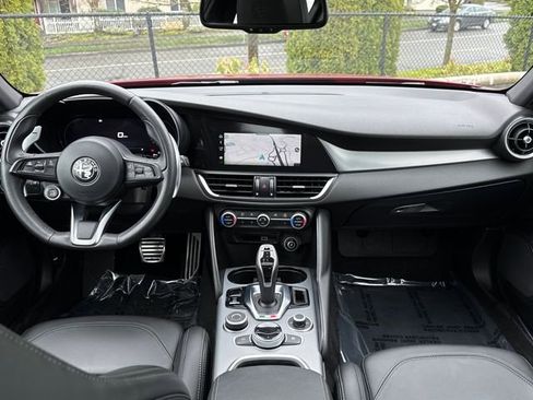 Used 2024 Alfa Romeo Giulia Veloce image 10