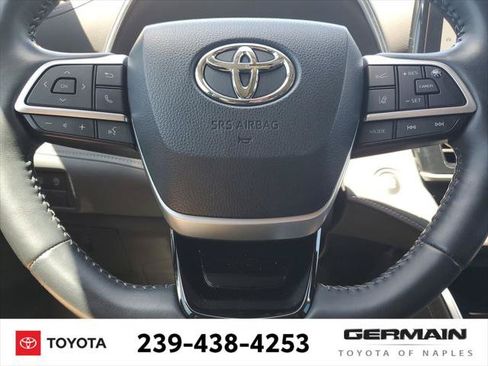 Certified 2024 Toyota Highlander Platinum FWD image 24