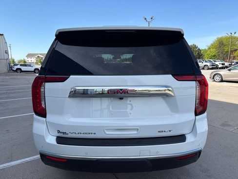 Used 2024 GMC Yukon SLT w/ SLT Luxury Package AWD/4WD image 4