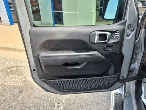 Used 2023 Jeep Wrangler Unlimited Sahara AWD/4WD image 12