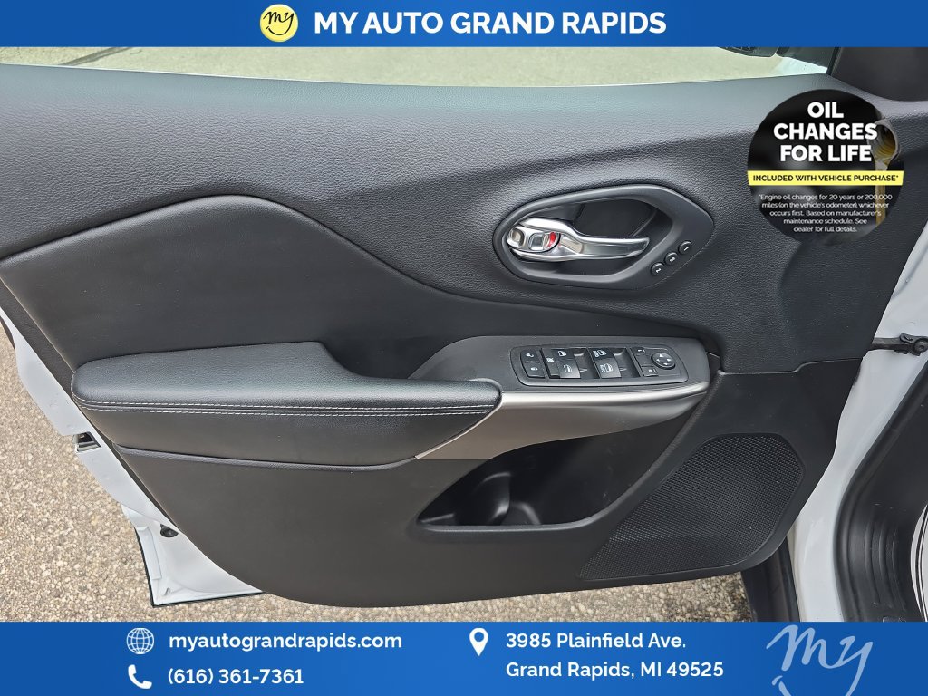 Used 2019 Jeep Cherokee Limited AWD/4WD image 10